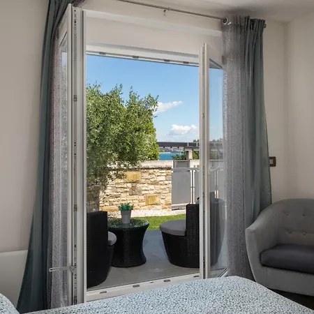 Villa Aurora By Briskva *