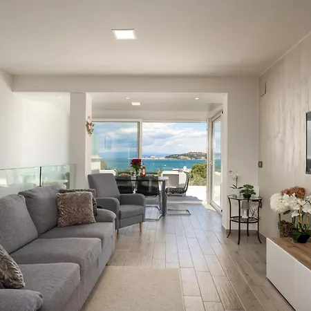 Aurora By Briskva Crveni Vrh