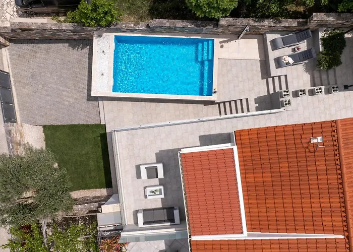 Aurora By Briskva * Crveni Vrh