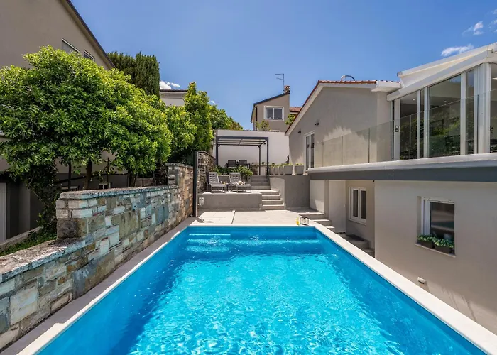 Aurora By Briskva Villa