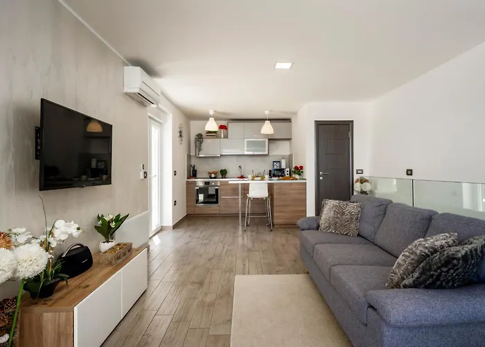 Villa Aurora By Briskva *