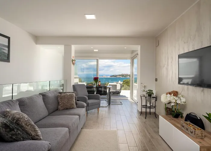 Aurora By Briskva Crveni Vrh